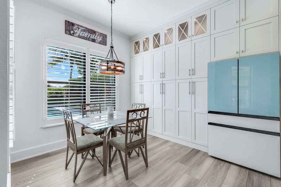 2704 Crystal Way, Naples, FL 34119