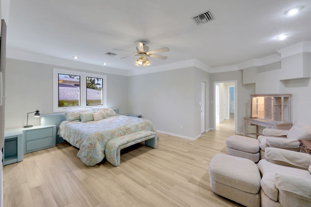 2147 Snook Dr, Naples, FL 34102