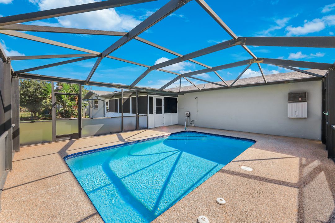 4240 SE 3rd Ave, Cape Coral, FL 33904