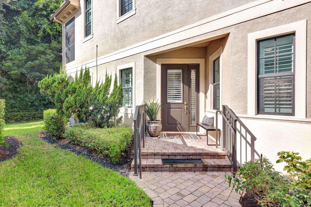 2534 Windward Ct #15-101, Naples, FL 34112