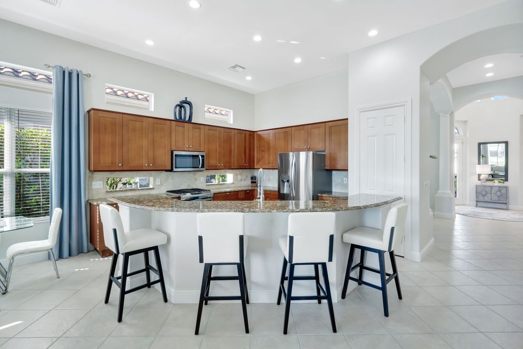 8980 Cherry Oaks Tr, Naples, FL 34114