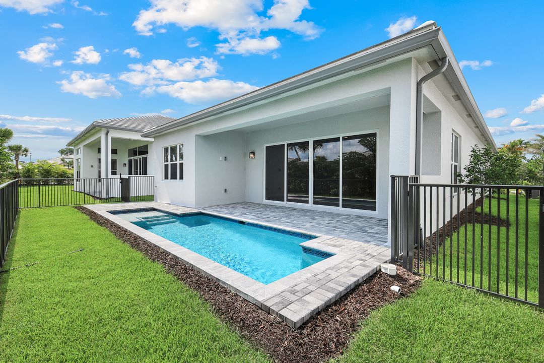 2741 Durham Cir, Naples, FL 34112