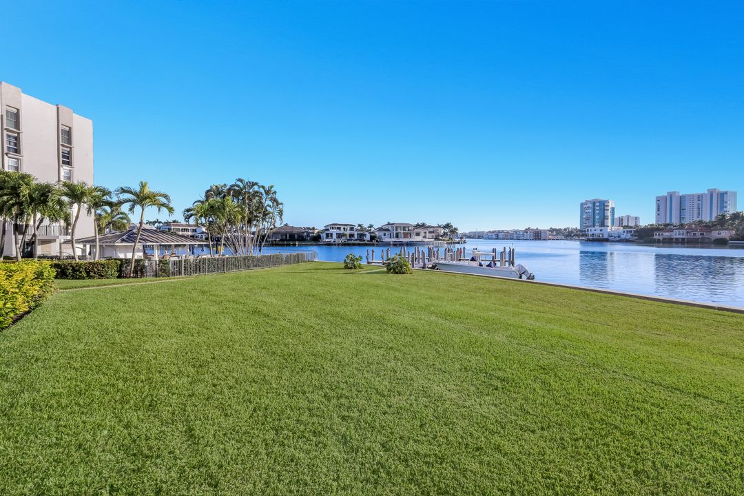 250 Park Shore Dr #801, Naples, FL 34103