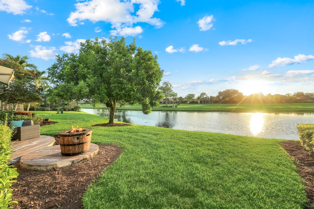 10366 Quail Crown Dr, Naples, FL 34119