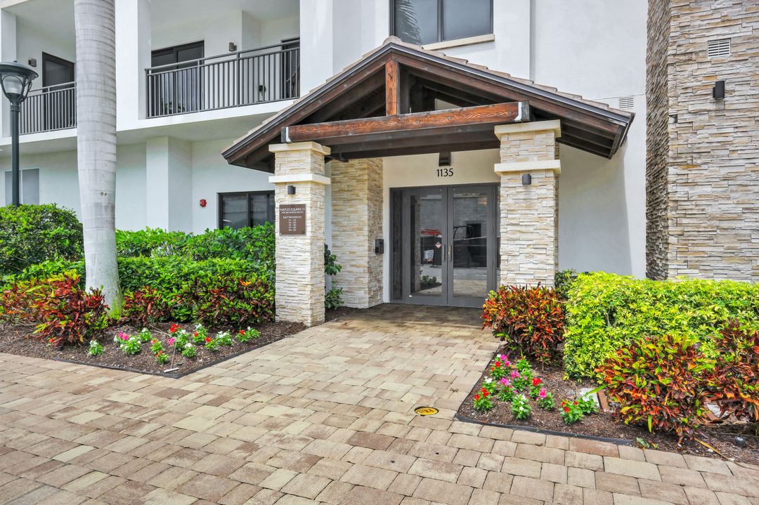 1135 3rd Ave S #518, Naples, FL 34102