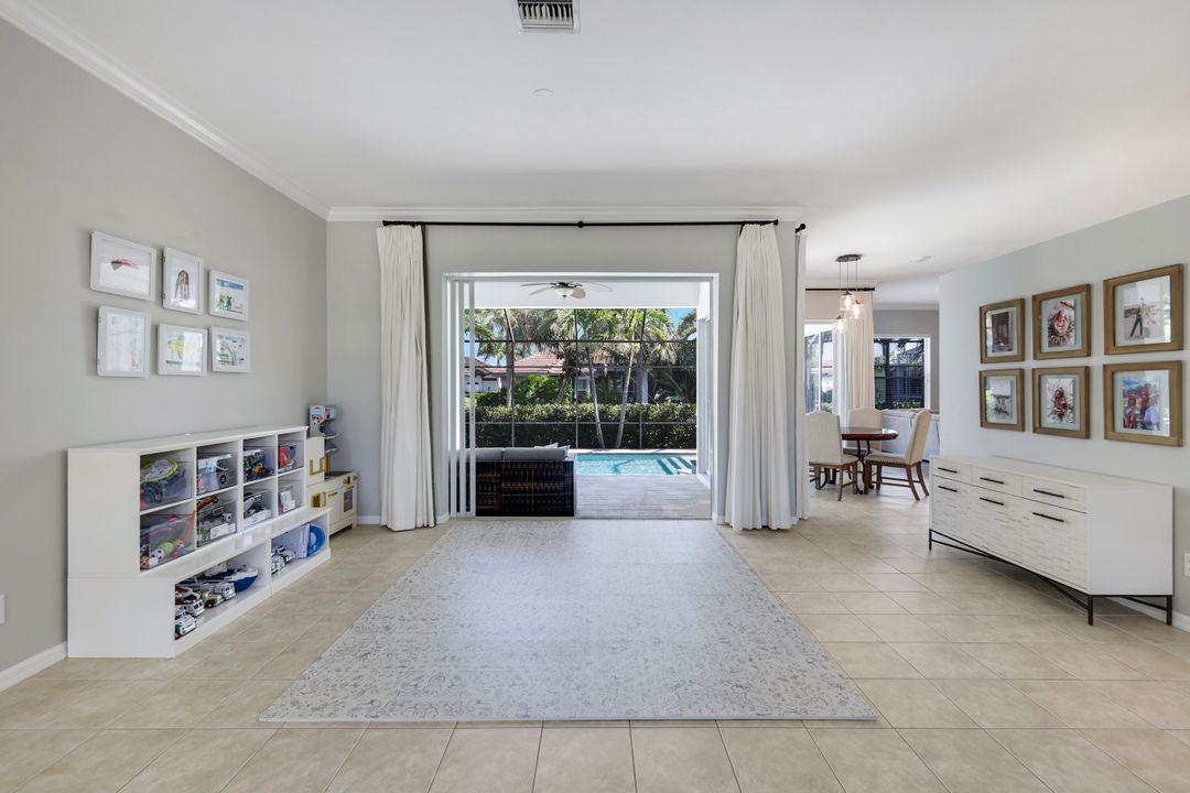 8748 S Lake Cir, Fort Myers, FL 33908