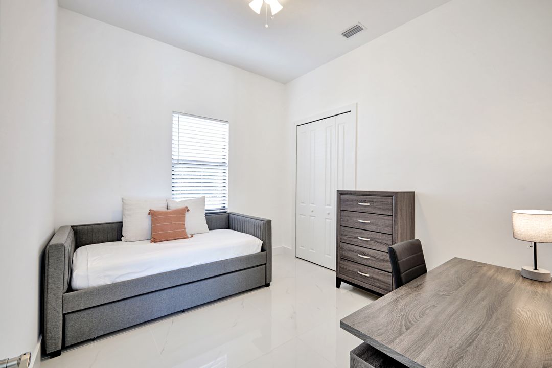 502 SW 25th Pl, Cape Coral, FL 33991