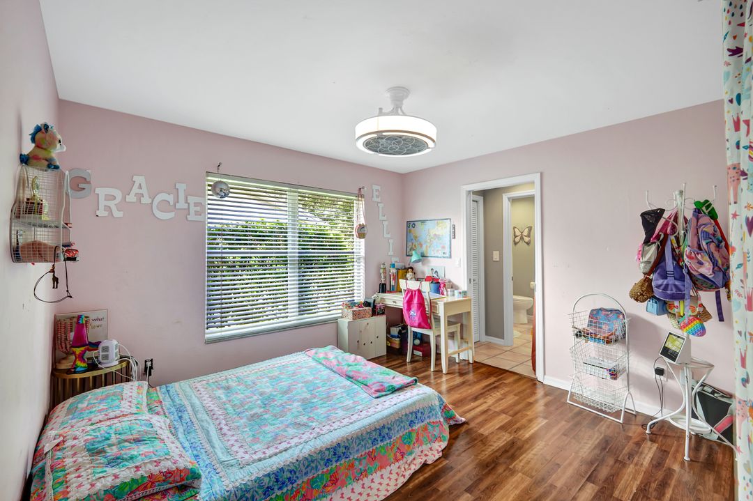 350 Henley Dr, Naples, FL 34104