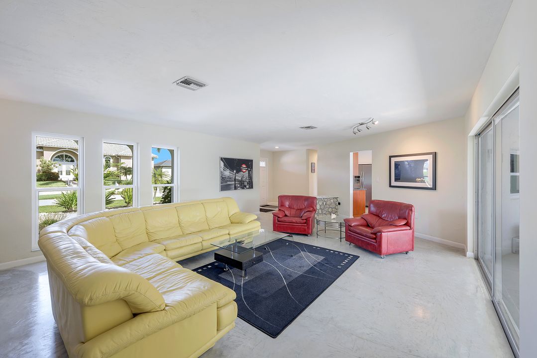 318 Grapewood Ct, Marco Island, FL 34145