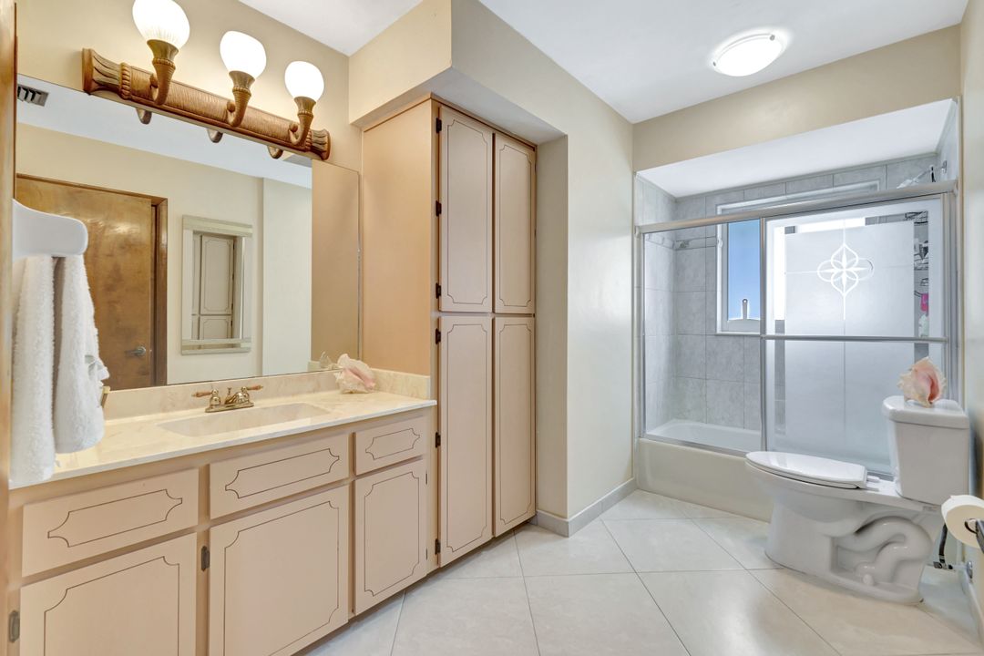 550 94th Ave N, Naples, FL 34108