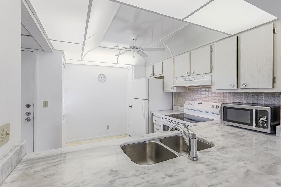 1085 Forest Lakes Dr #8204, Naples, FL 34105