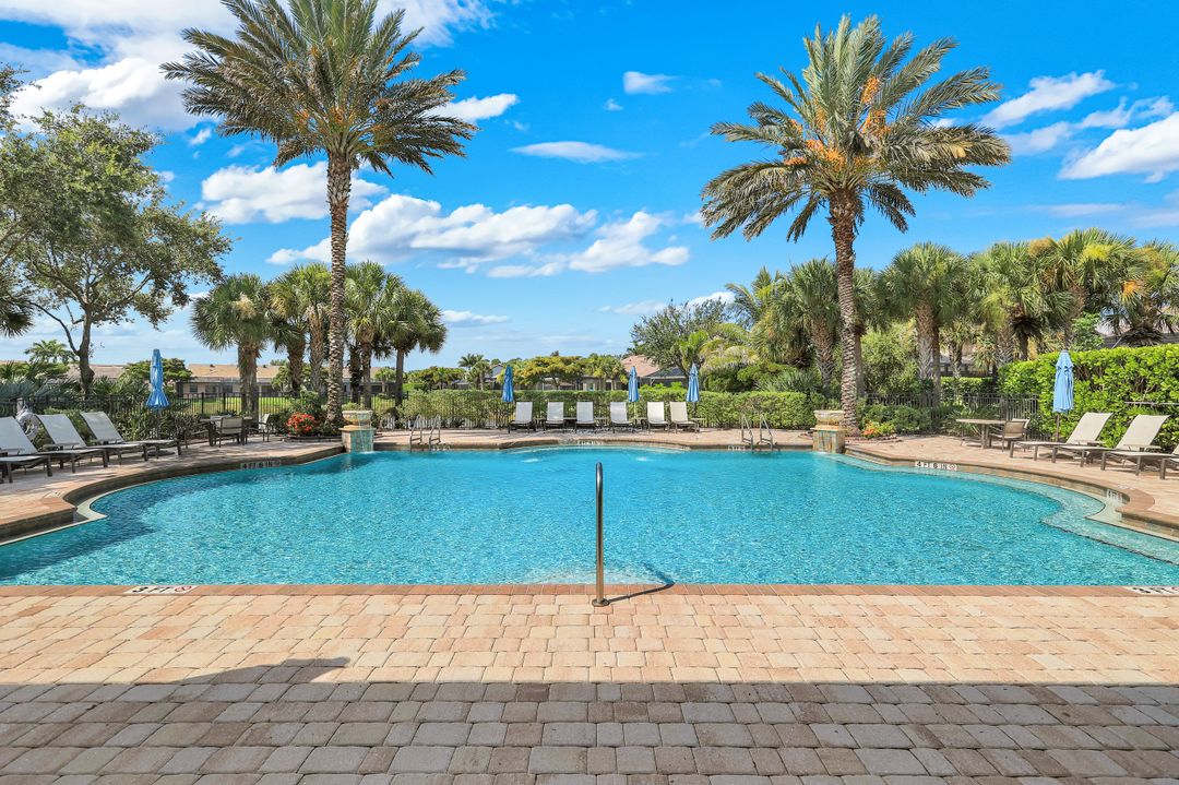 16345 Camden Lakes Cir, Naples, FL 34110