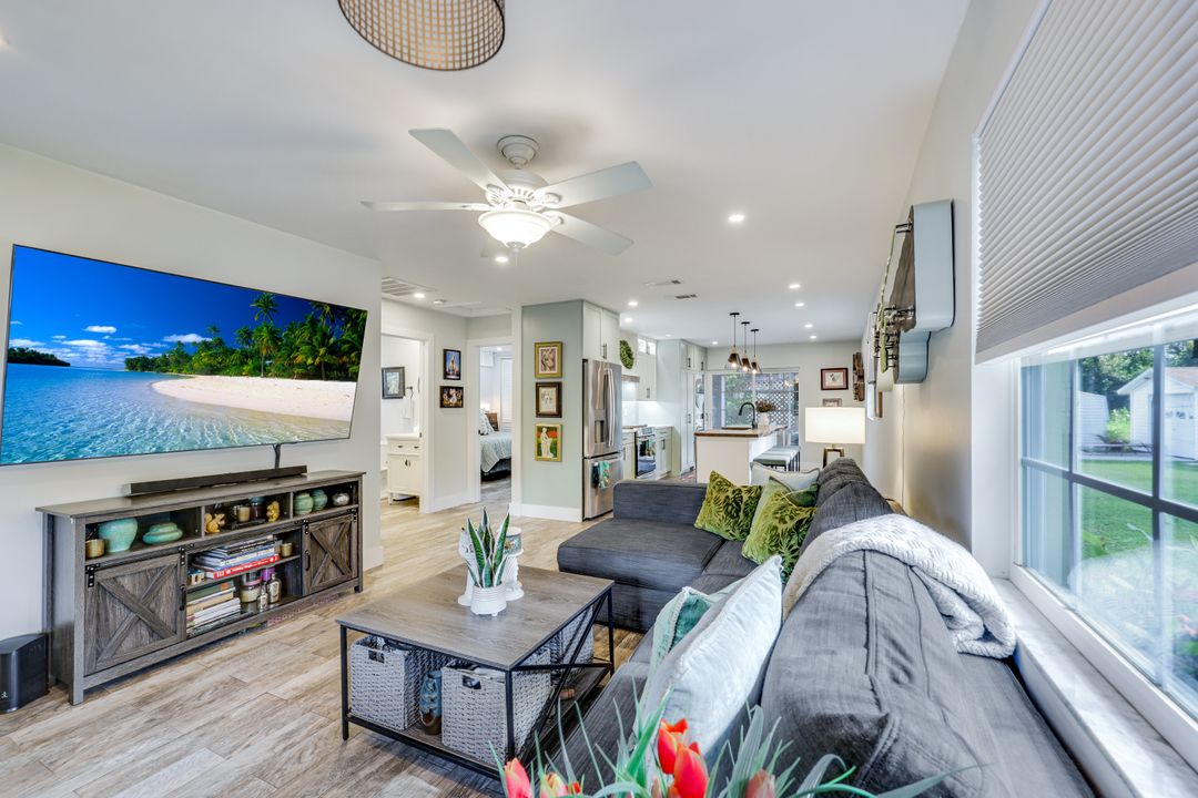 2385 Sunset Ave, Naples, FL 34112