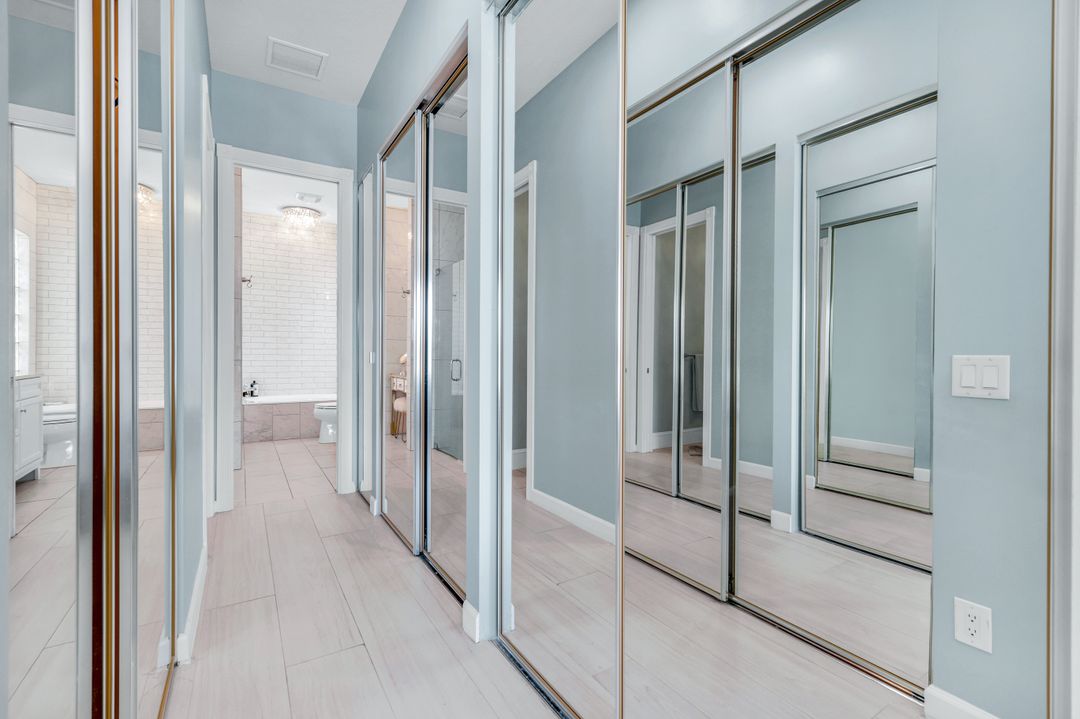 4338 Queen Elizabeth Way, Naples, FL 34119