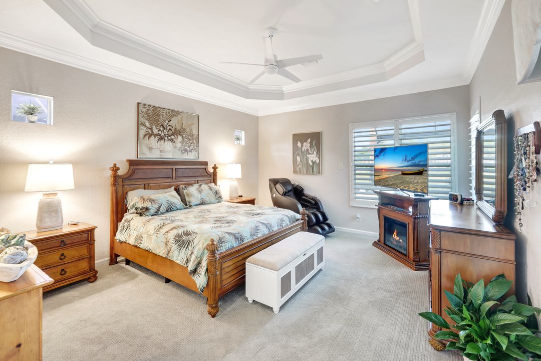 9127 Crystal Ct, Naples, FL 34120