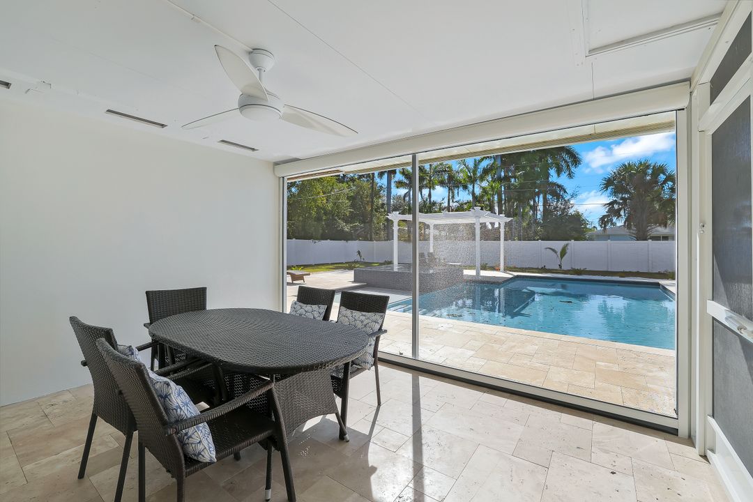 854 101st Ave N, Naples, FL 34108