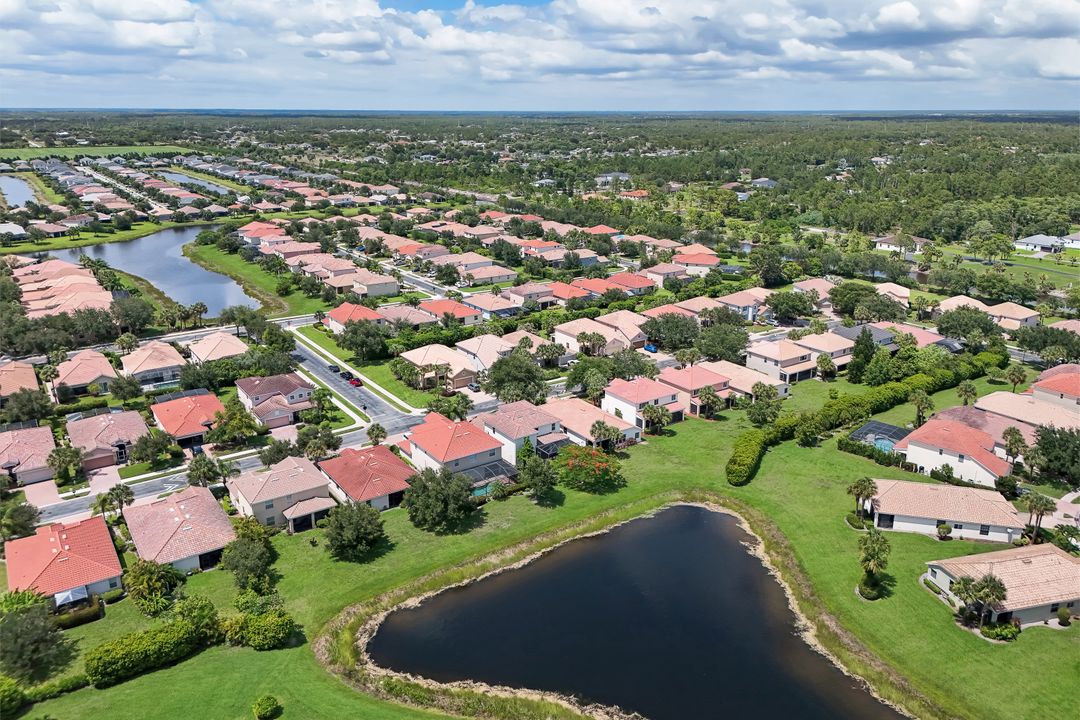 2010 Fairmont Ln, Naples, FL 34120