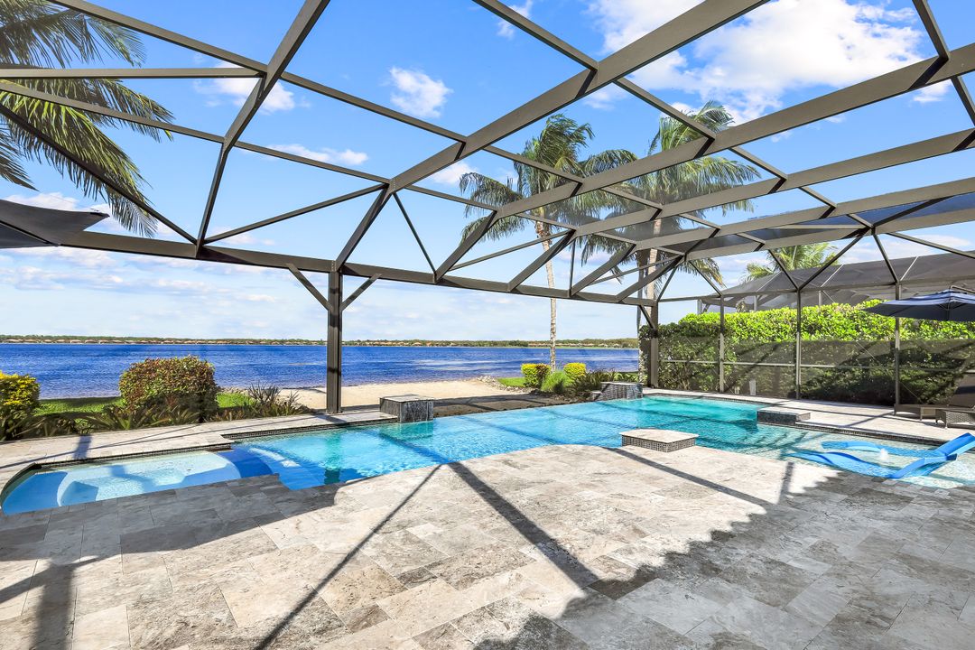 9075 Breakwater Dr, Naples, FL 34120