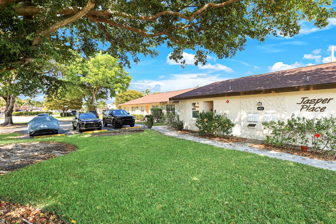 4611 SE 5th Pl #6, Cape Coral, FL 33904
