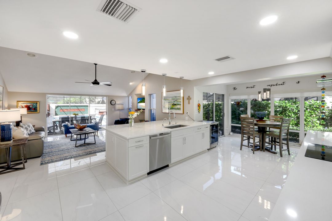 370 Edgemere Way N, Naples, FL 34105