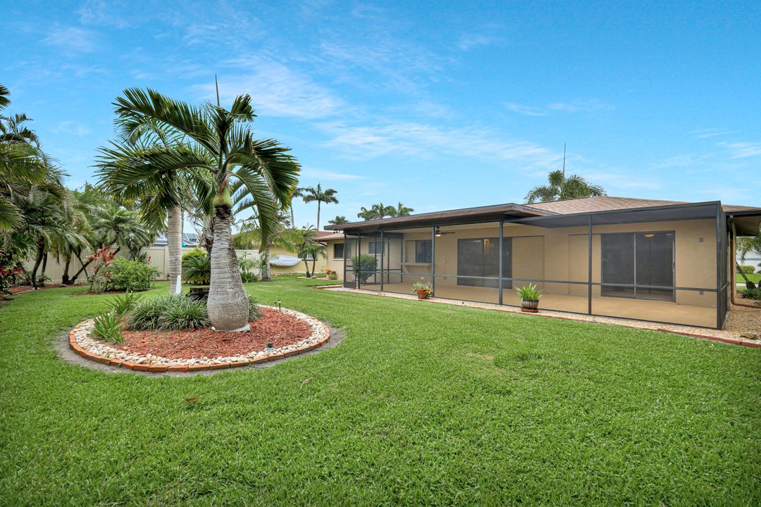 900 SW 54th Ln, Cape Coral, FL 33914