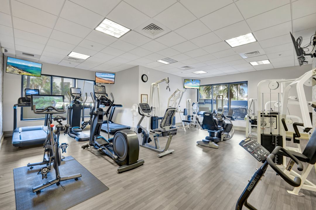 4551 Gulf Shore Blvd N #505, Naples, FL 34103