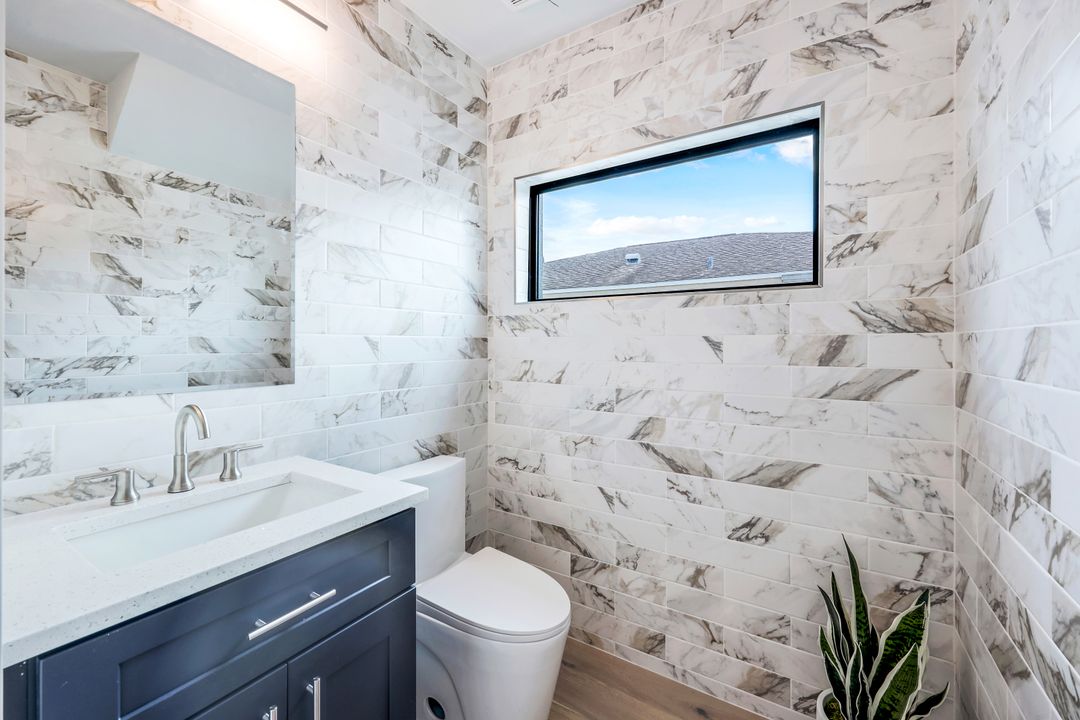 524 103rd Ave N, Naples, FL 34108