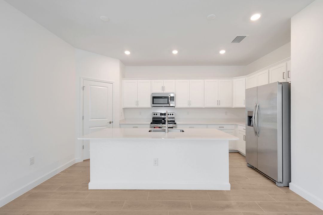 13838 Hunter Oak Dr, Fort Myers, FL 33913