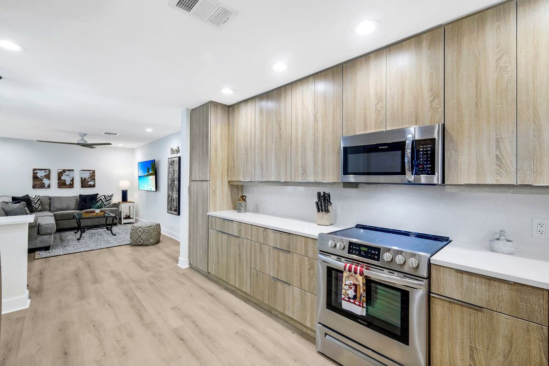 590 92nd Ave N, Naples, FL 34108