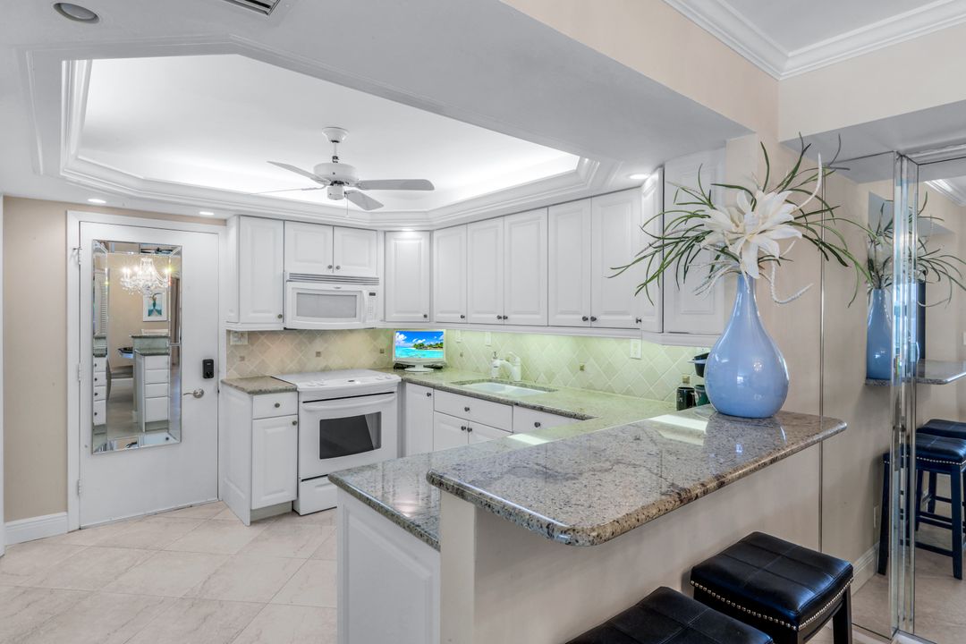 3399 Gulf Shore Blvd N #203, Naples, FL 34103