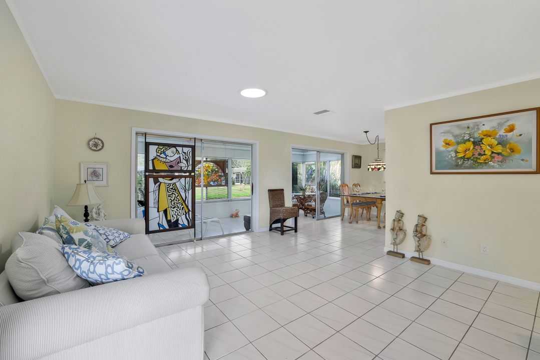 9 Hackney Ln, Naples, FL 34112