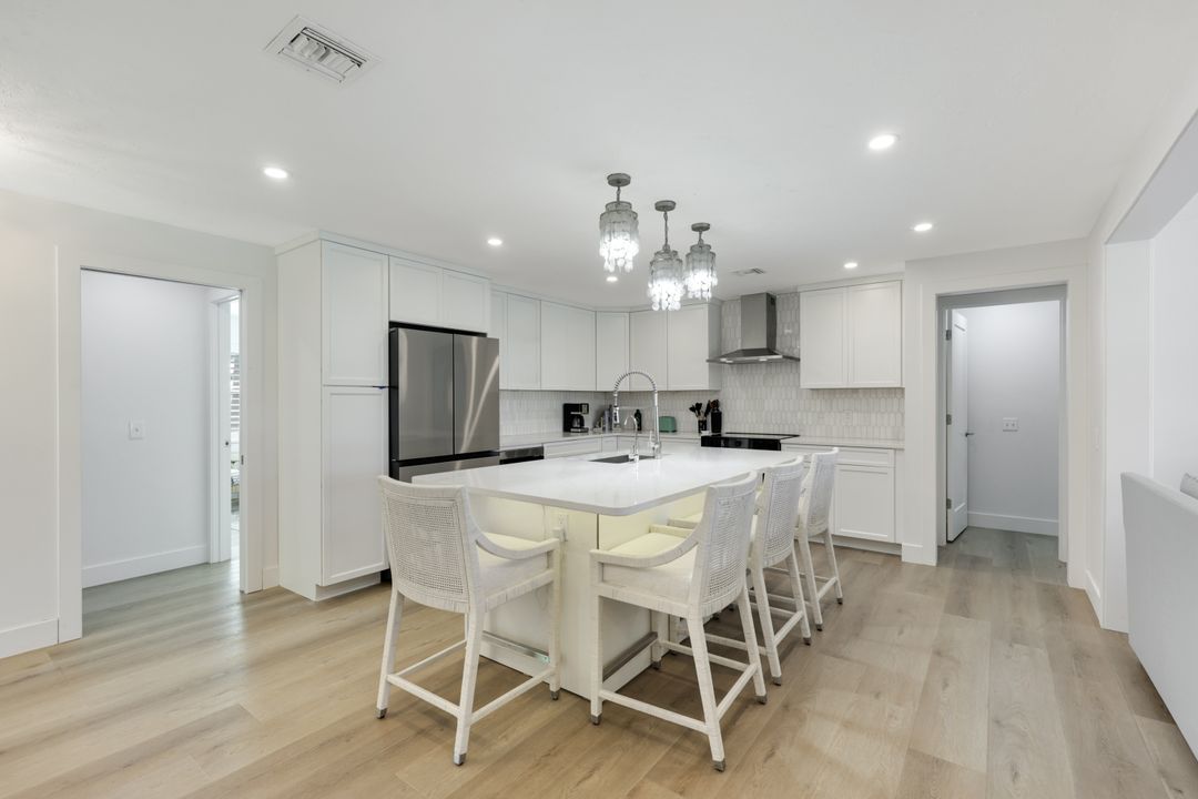 707 Durion Ct, Sanibel, FL 33957