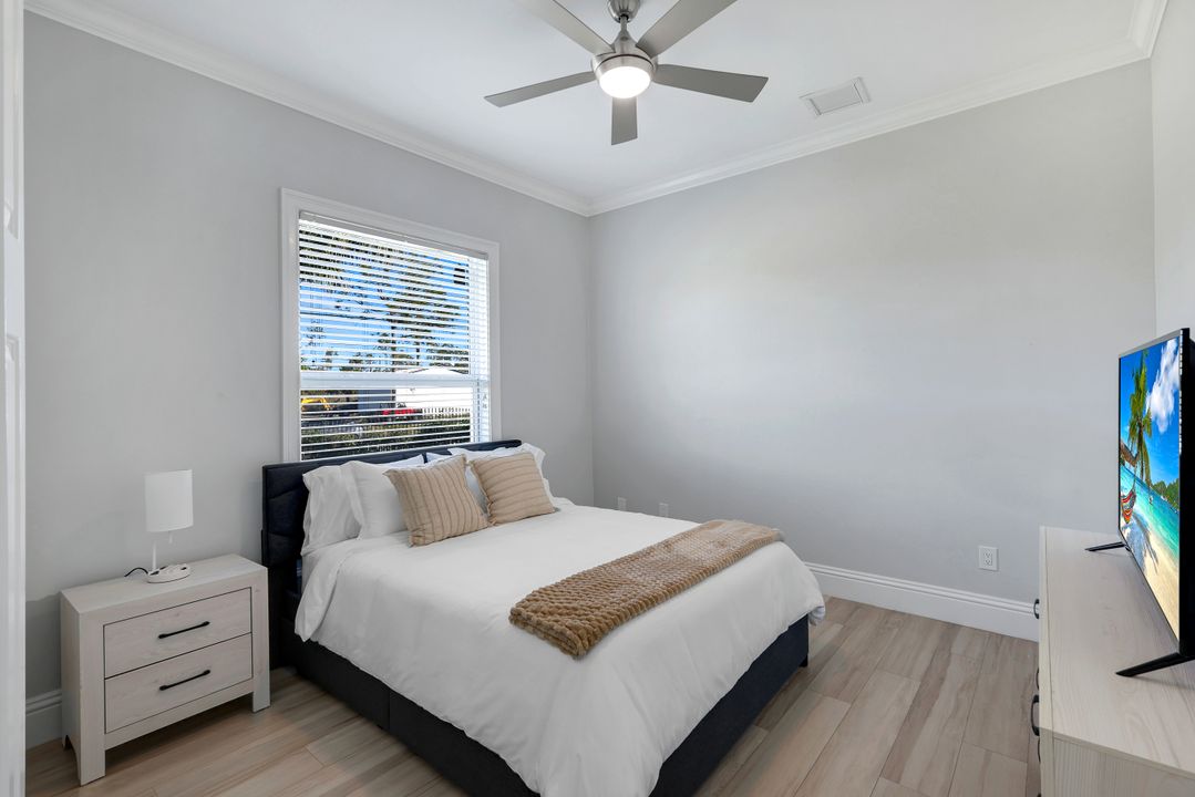 90 22nd Ave NW, Naples, FL 34120