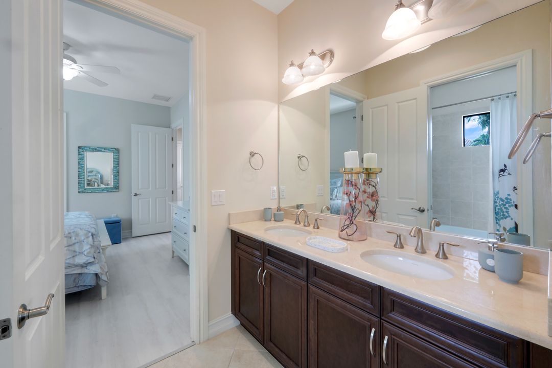 6419 Vivaldi Ct, Naples, FL 34113