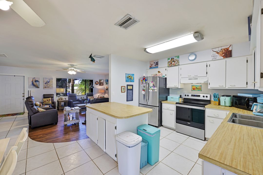 210 SE 19th Ln, Cape Coral, FL 33990