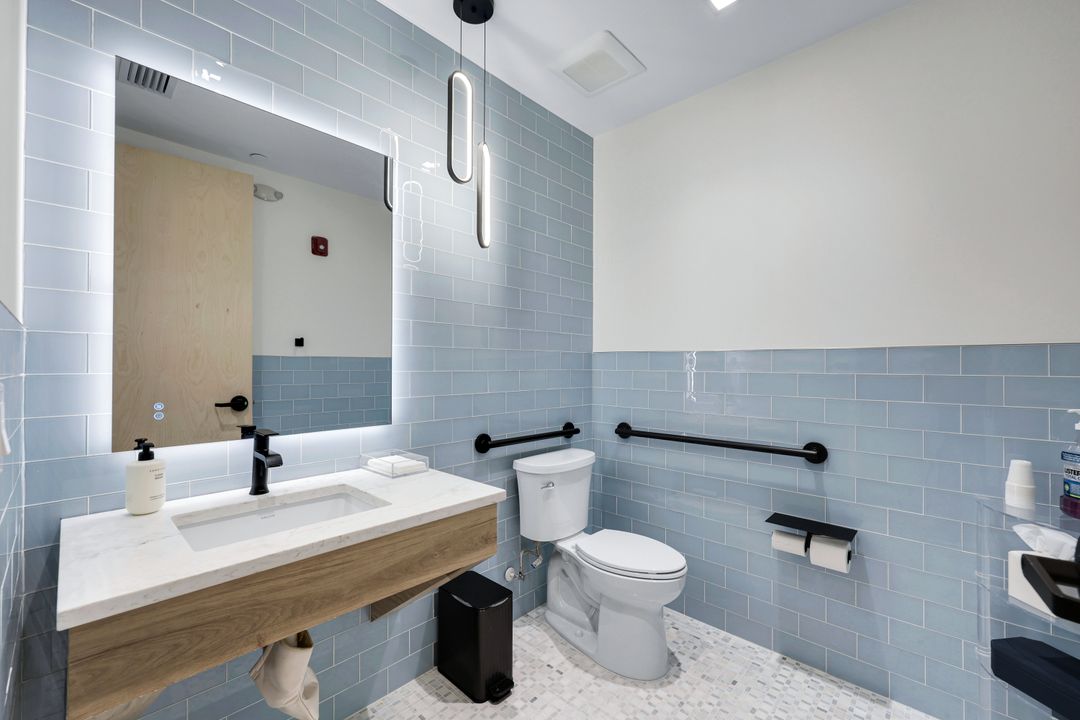 3080 Tamiami Trl E #202, Naples, FL 34112