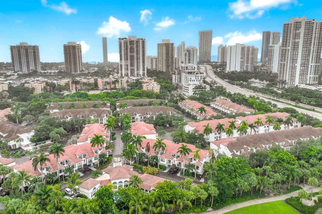 19680 E Country Club Dr, Miami, FL 33180