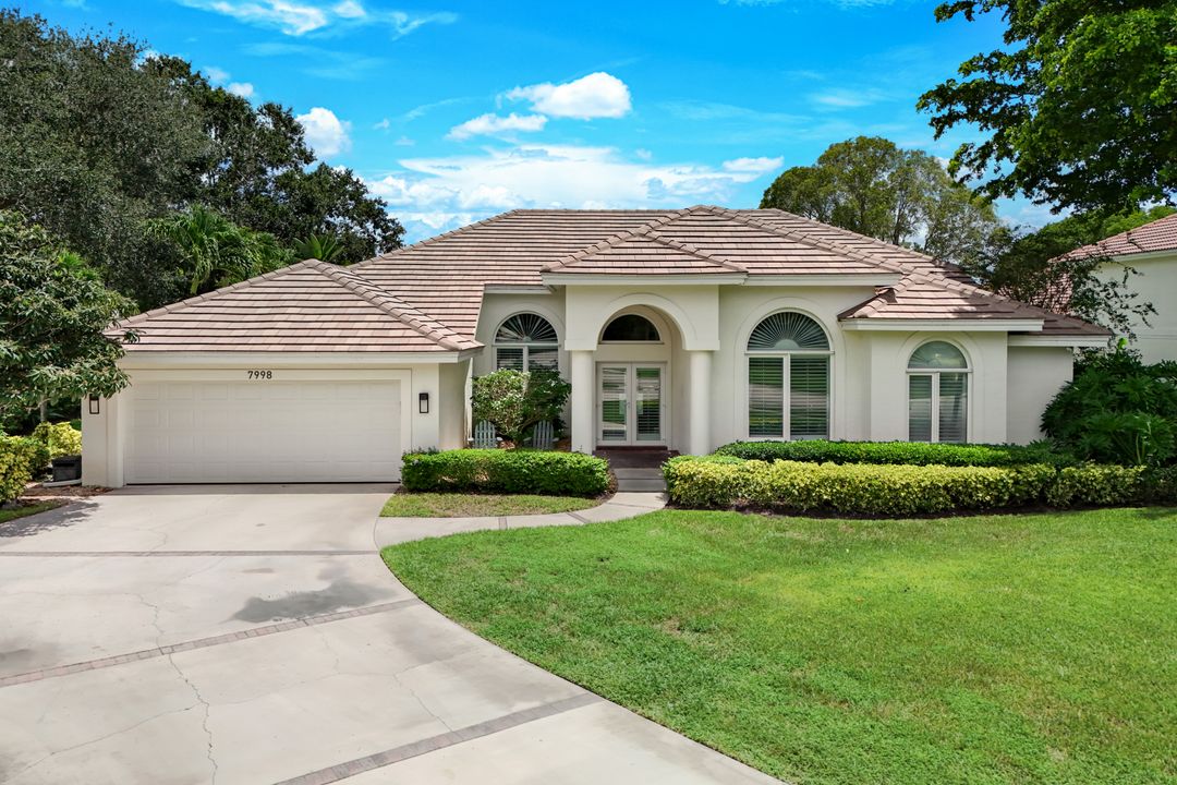 7998 Beaumont Ct, Naples, FL 34109