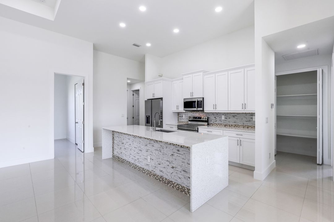 420 SW 31st Pl, Cape Coral, FL 33991