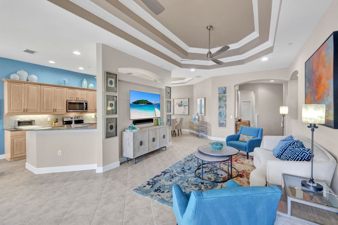 8755 Coastline Ct #202, Naples, FL 34120