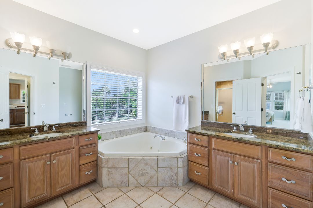 2130 Sunset Cir, Sanibel, FL 33957
