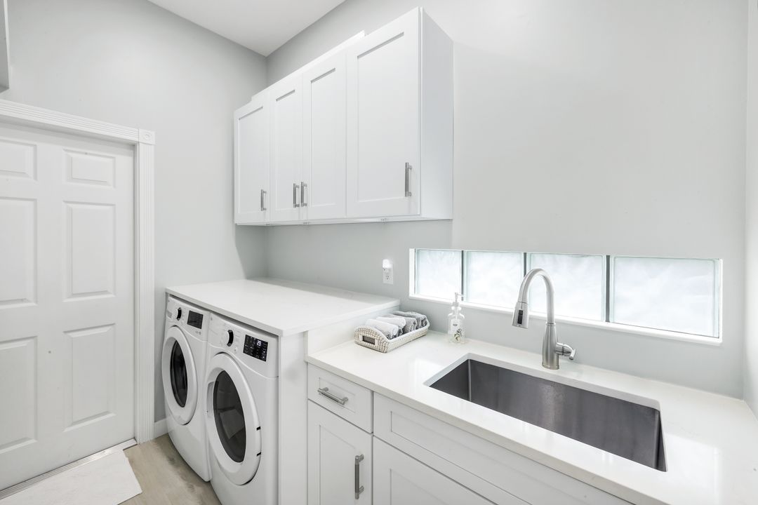 4453 Novato Ct, Naples, FL 34109