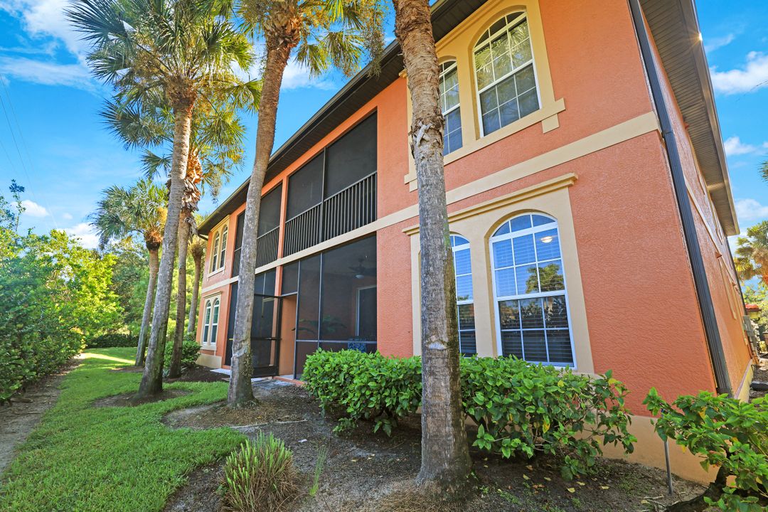 10049 Heather Ln #101, Naples, FL 34119