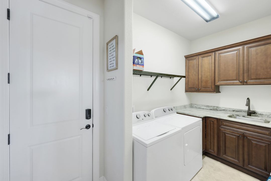 2208 NW 38th Pl, Cape Coral, FL 33993