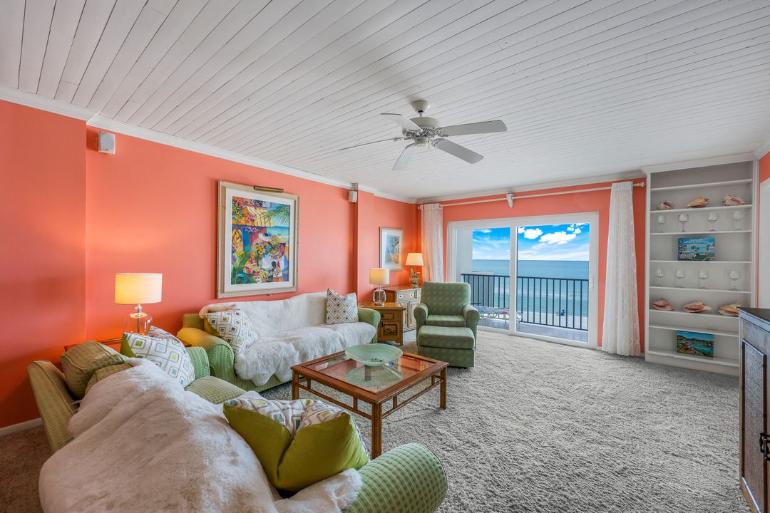 1977 Gulf Shore Blvd N #303, Naples, FL 34102