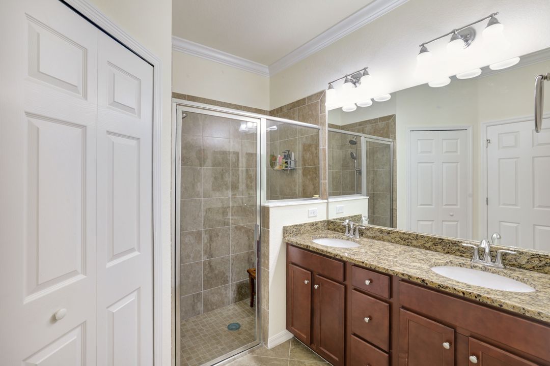 2072 Wellington St, Naples, FL 34120