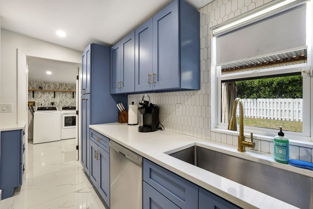 1300 Pine St, Naples, FL 34104