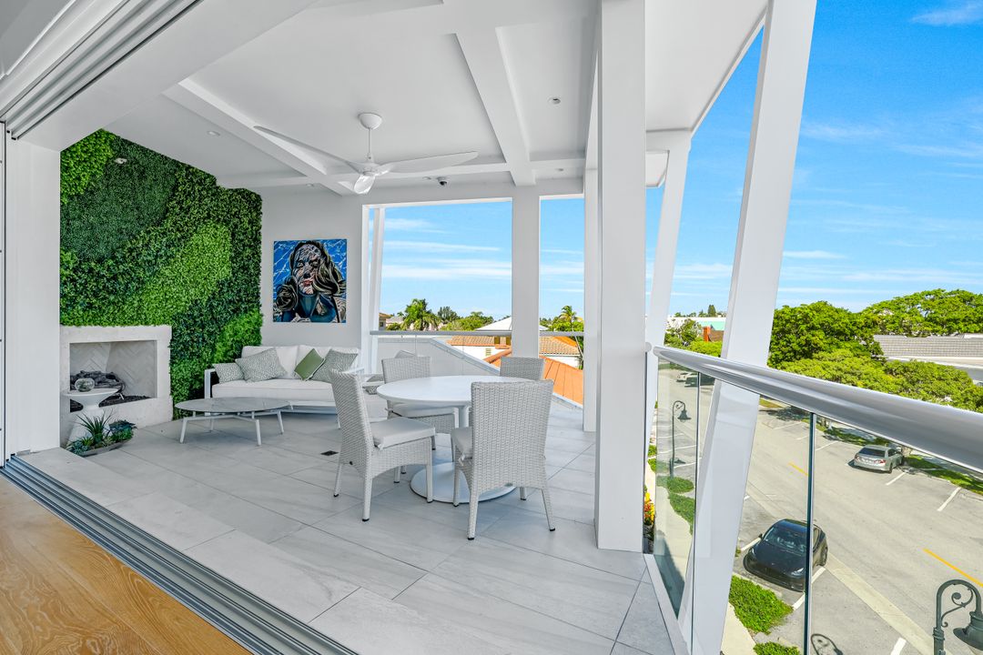 382 12th Ave S #301, Naples, FL 34102