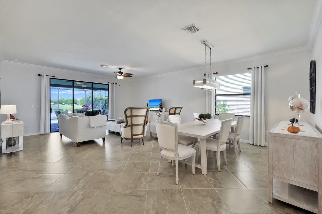 9207 Shadow Oak Ln, Naples, FL 34120