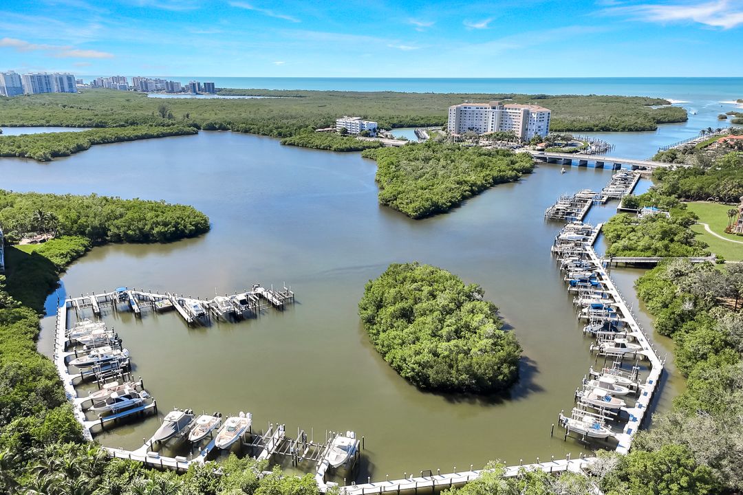 425 Cove Tower Dr #403, Naples, FL 34110